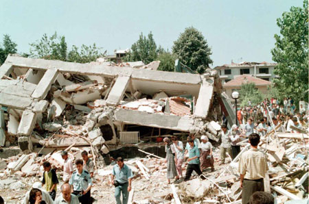 17 Ağustos depreminin üzerinden 16 yıl geçti! 17
