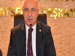 AK Parti Kayseri Milletvekili Ahmet Öksüzkaya partisinden istifa ettiğini açıkladı.