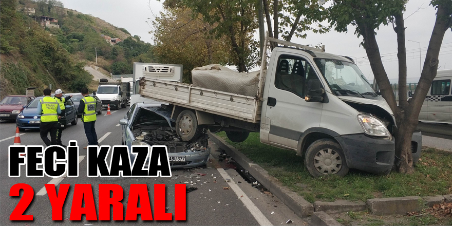 Samsun'da otomobil kamyonetin altına girdi: 2 yaralı