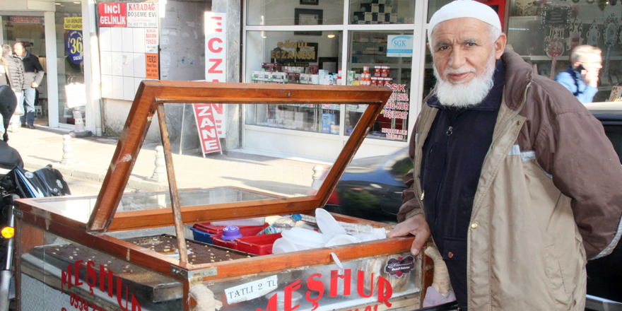 Yarım asırdır Şam tatlısı satıyor