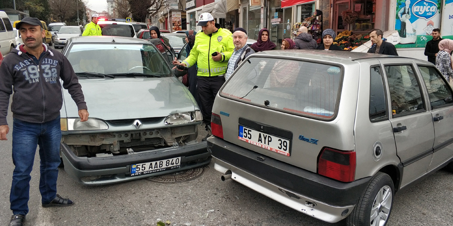 Samsun'da hastane önünde kaza: 2 yaralı