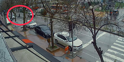 Minibüsün yaşlı kadına çarparak ölümüne sebep olan kaza güvenlik kamerasında