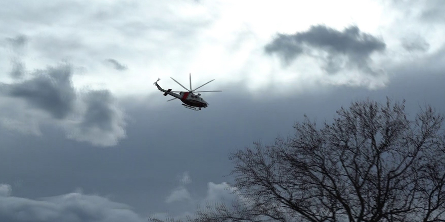 Kızını kurtarmak için ırmağa atlayan baba, helikopter destekli aranıyor