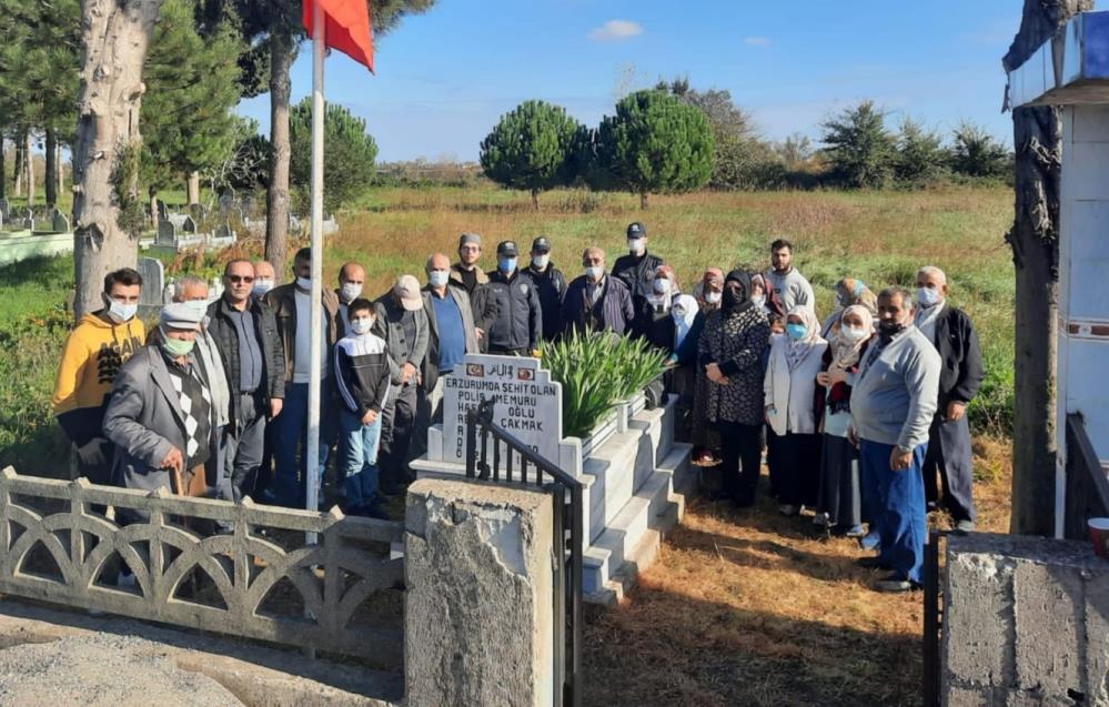 Şehit polis memuru mezarı başında dualarla anıldı