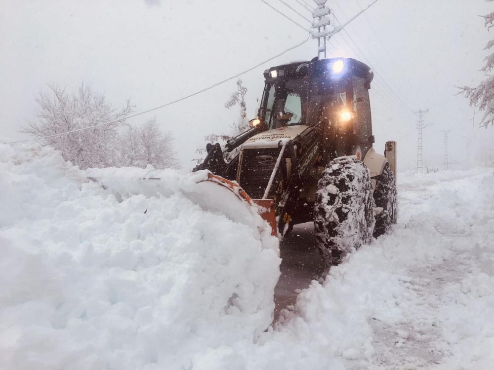 Vali Dağlı’dan sürücülere kar uyarısı: "Mecbur kalmadıkça trafiğe çıkmayalım"