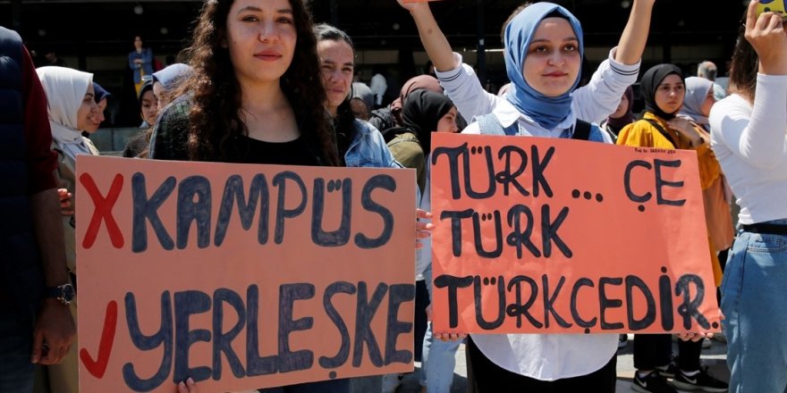 Öğrencilerden ‘Türkçe’ eylemi 