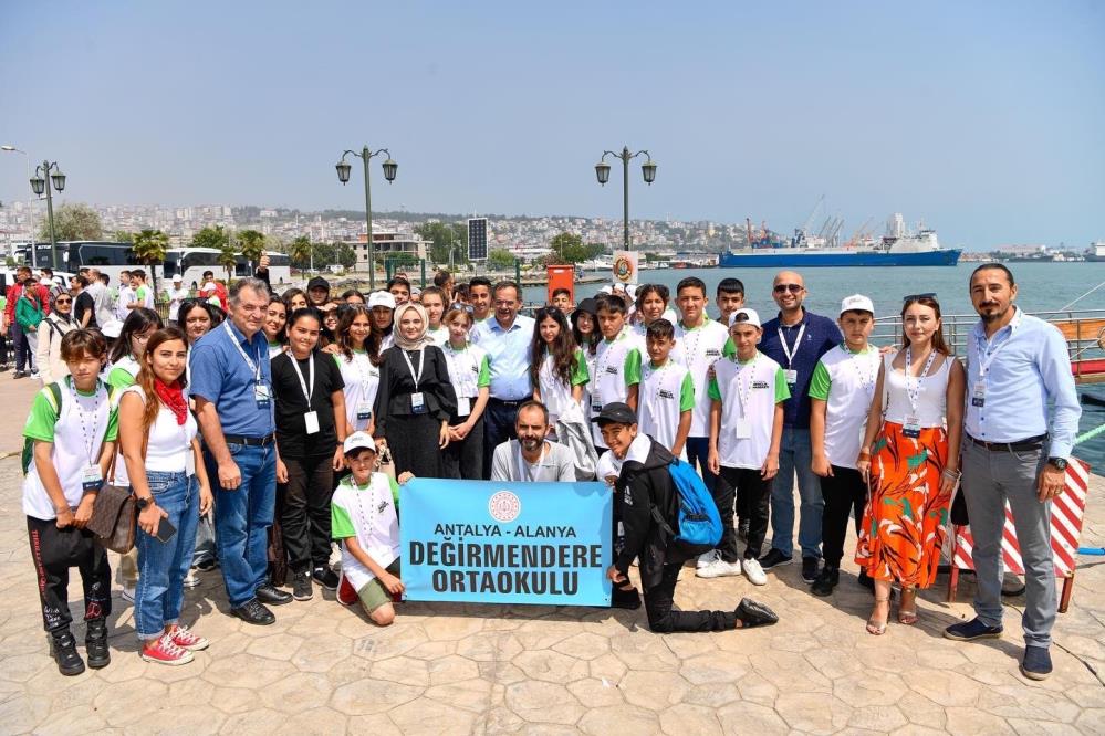 Bursa ve Antalya’dan gelen öğrenciler Samsun’u gezdi