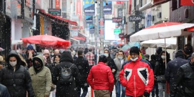 Samsun şehir merkezinde aralıklarla kar yağışı