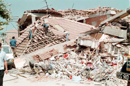 17 Ağustos depreminin üzerinden 16 yıl geçti! 16