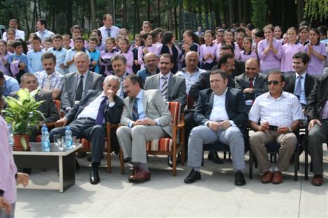 Çarşamba’ya Gelen Yeni Zil Çaldı, Kepçe İle Yemek dağıttı…