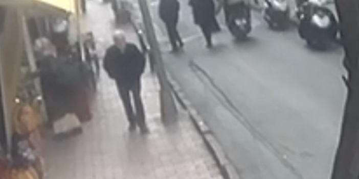 İstanbul'da yaşlı çifte kapkaç kamerada: Polis siyah bantlı plakadan çözdü