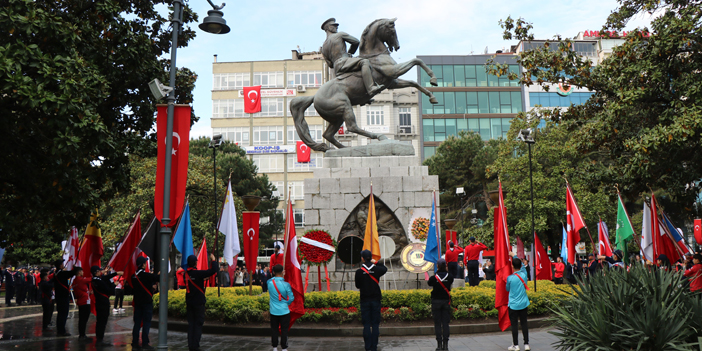 19 Mayıs kutlamaları Atatürk Anıtı’ndaki törenle başladı