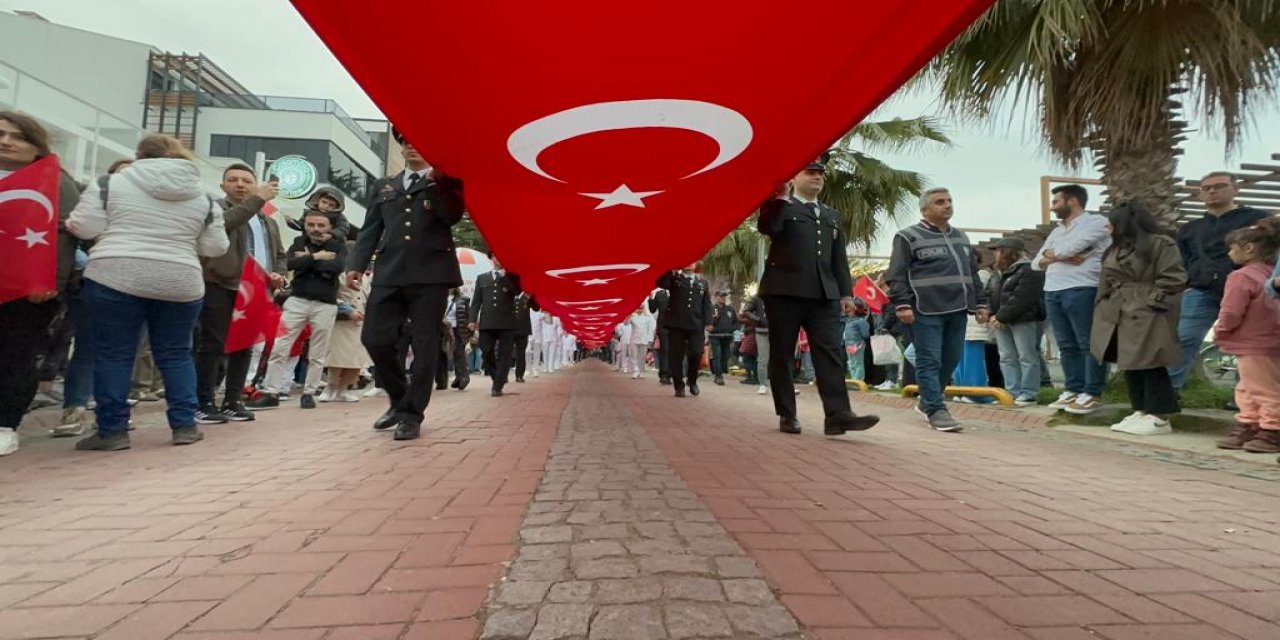 Samsun'un Atakum ilçesinde 1919 metrelik Türk bayrağıyla yürüyüş yapıldı