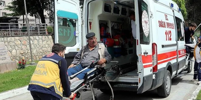 Hastalar, sağlık ekiplerince sandıklara götürülerek oylarını kullandı