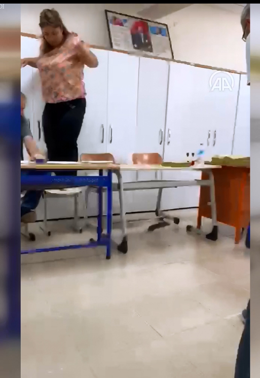 Oy kullanılan bir sınıfa fare girdi