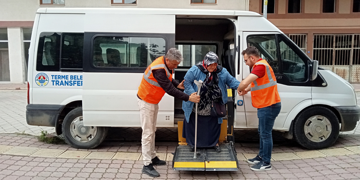 Terme Belediyesi, seçim günü vatandaşları sandığa engelsiz ulaştırdı