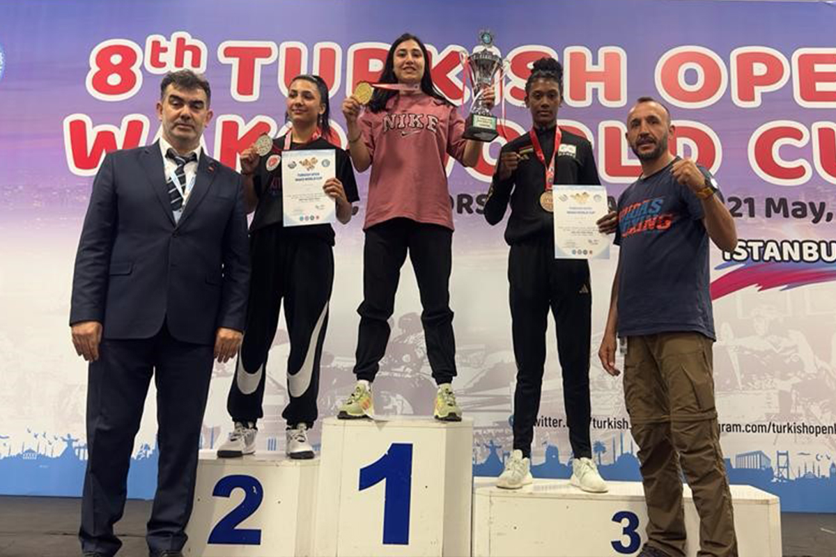 Kız çocuğu kick boks yapamaz diyenlere aldırmadı, Dünya şampiyonu oldu