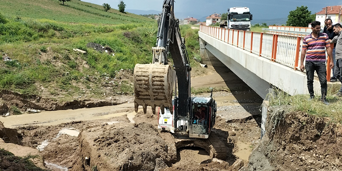 Samsun'un Vezirköprü ilçesinde selin ardından hasar tespit çalışması yürütülüyor