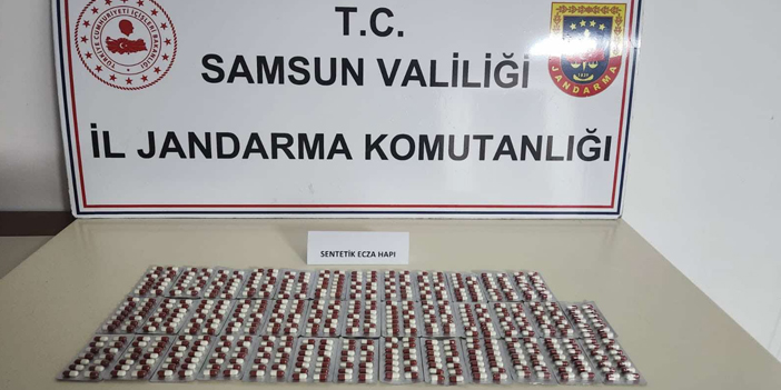 Samsun'da ikamet kapısına zulalanmış 552 uyuşturucu hap ele geçirildi