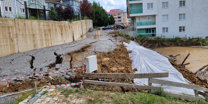 Samsun'da toprak kayması meydana gelen yol kapatıldı