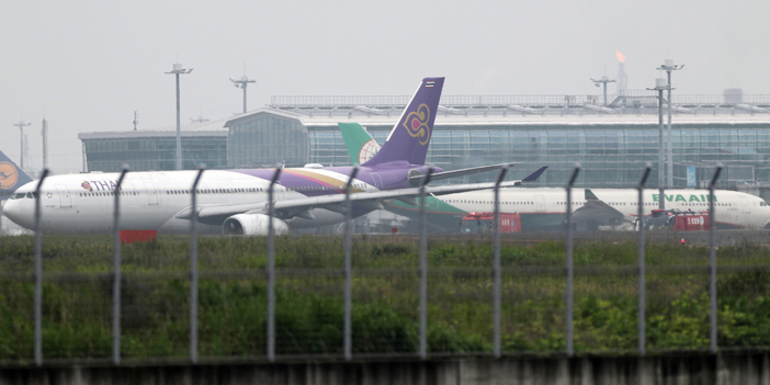 Japonya'da iki yolcu uçağı birbirine temas etti, pist kapatıldı