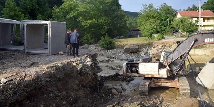 Sinop'ta sağanak sonrası zarar gören köy yolları onarılıyor