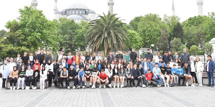 Yakakent Belediyesinden öğrencilere İstanbul ve Çanakkale gezisi