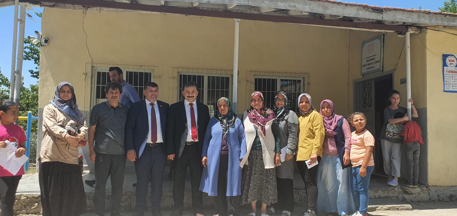 19 Mayıs'tan Nurdağı Başpınar Şehit Murat Çınar İlkokulu'na malzeme yardımı
