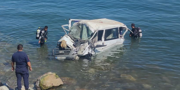 Minibüs Van Gölü'ne uçtu: 11 yaralı