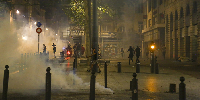 Fransa'daki protestoların 6. gecesinde 157 kişi gözaltına alındı