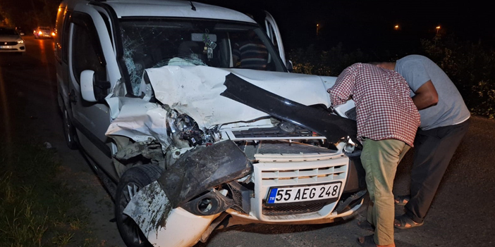 Samsun'da park halindeki araca çarpan hafif ticari aracın sürücüsü yaralandı