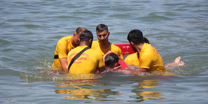 5 kişinin boğulduğu Samsun'da cankurtaranlardan nefes kesen tatbikat