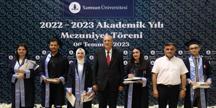 Samsun Üniversitesinde mezuniyet töreni düzenlendi