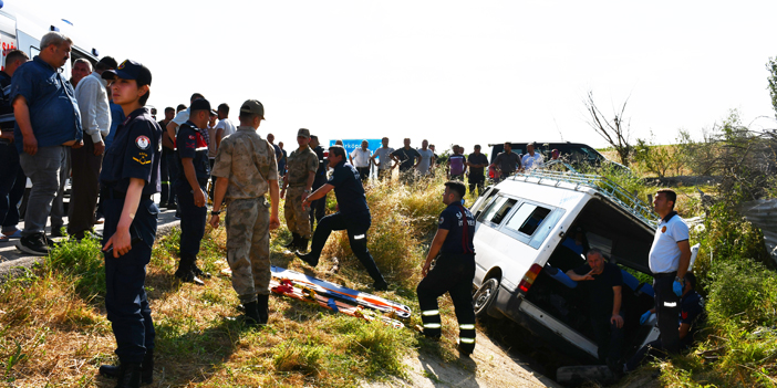 Samsun'da minibüs şarampole devrildi, 2 kişi öldü, 5 kişi yaralandı