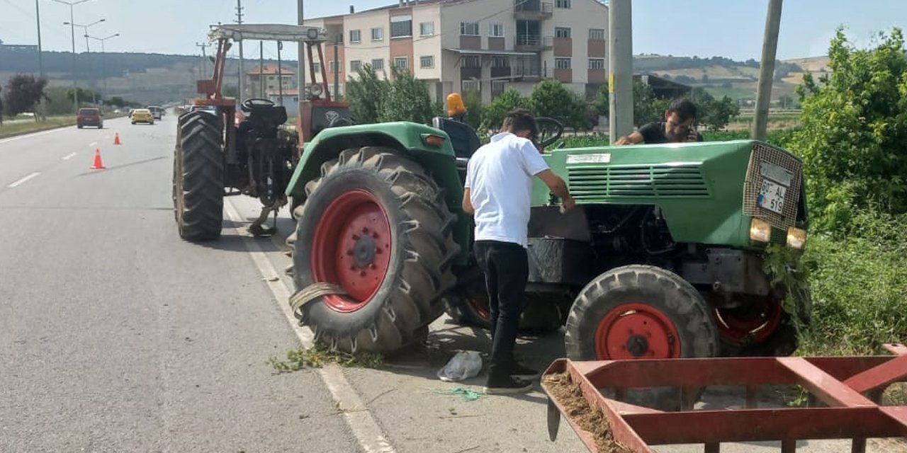 Otomobille traktör çarpıştı 2 kişi yaralandı