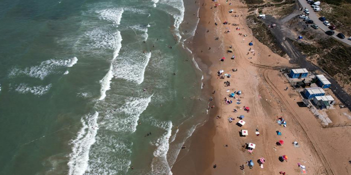 El Nino sıcakları etkisini göstermeye başladı, vatandaşlar halk plajına koştu