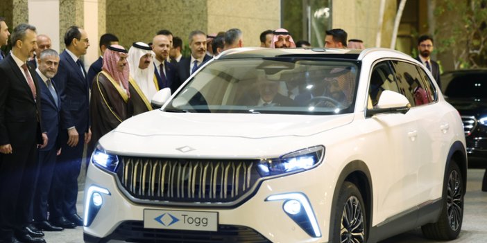 Cumhurbaşkanı Erdoğan Suudi Arabistan Veliaht Prensi Selman'a Togg hediye etti