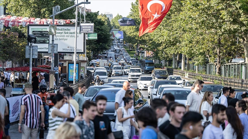 İBB'nin Beşiktaş Meydanı'ndaki çevre düzenlemesi "trafik yoğunluğu" şikayetlerine neden oldu
