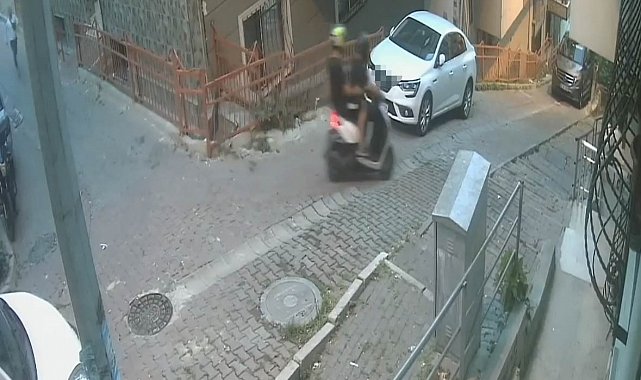 İstanbul’da film gibi olay kamerada: Kapkaççılar çıkmaz sokağa girince şoke oldu