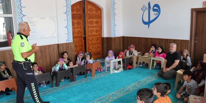 Havza'da yaz Kur'an kursuna katılan çocuklara trafik eğitimi veriliyor