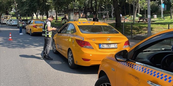 Uzmanlar İstanbul'daki taksi sorununa ilişkin çözüm önerilerini anlattı