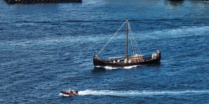 Viking yelkenlisi Boğaz'a demir attı