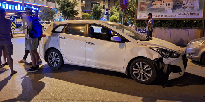 Samsun'da otomobille çarpışan motosikletteki 2 kişi yaralandı