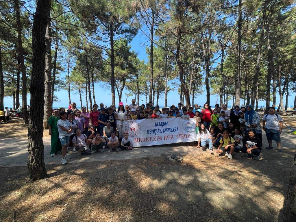 Alaçam'da yaz Kur'an kurslarına katılanlar için veda pikniği düzenlendi