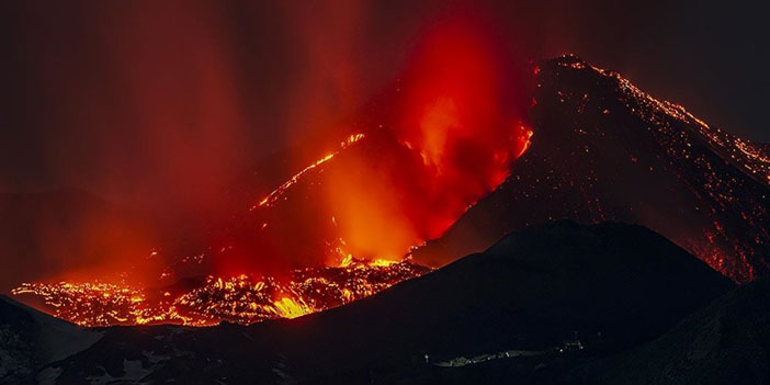Etna Yanardağı'nda patlama