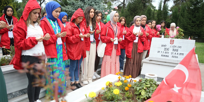 Gaziantep'ten Ordu'ya gelen kız öğrenciler şehit babasının fındığını hasat etti