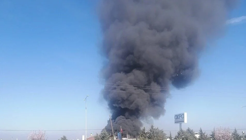 Fabrikadaki patlamada 1 kişi dumandan etkilenerek hastanelik oldu