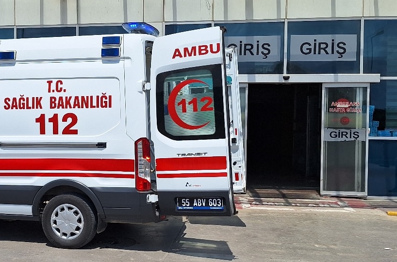 Samsun’da otomobilin çarptığı anne ve çocuğu ağır yaralandı