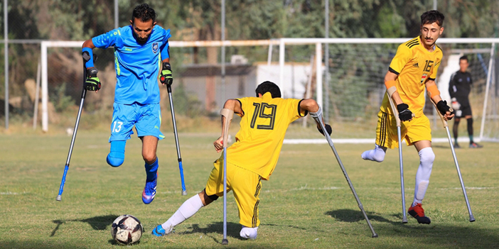 Irak'taki şiddet olaylarında uzuvlarını kaybedenler futbolla hayata tutunuyor