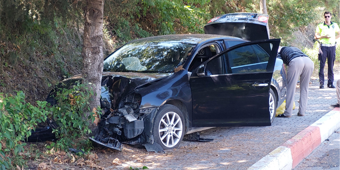 Samsun'da otomobil ağaca çarptı: 1 yaralı